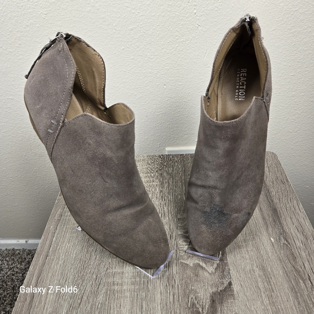 Kenneth Cole Reaction Women’s Taupe Suede Side Way Ankle‎ Booties Size 11M